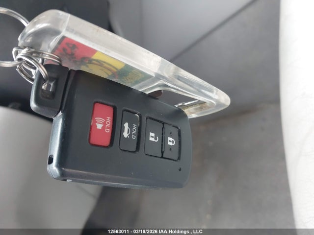 12563011 :رقم المزاد ، 4T1BF1FK1EU828818 vin ، 2014 Toyota Camry L/se/le/xle مزاد بيع