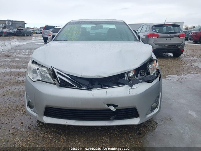 12563011 :رقم المزاد ، 4T1BF1FK1EU828818 vin ، 2014 Toyota Camry L/se/le/xle مزاد بيع