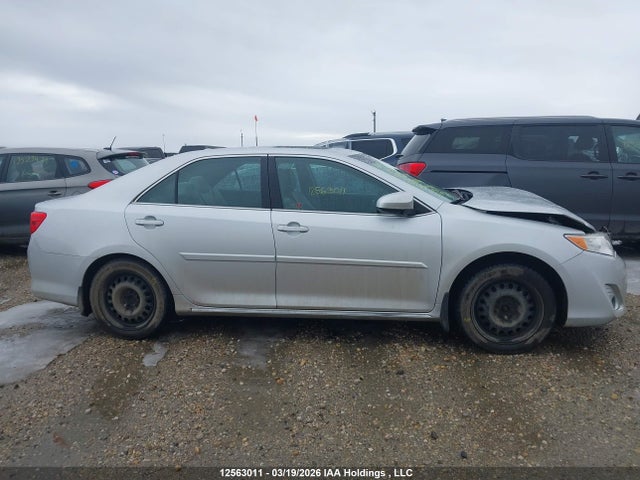 12563011 :رقم المزاد ، 4T1BF1FK1EU828818 vin ، 2014 Toyota Camry L/se/le/xle مزاد بيع