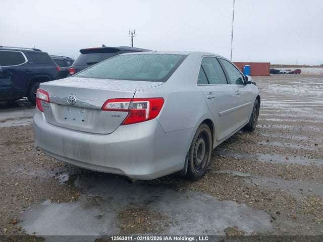 12563011 :رقم المزاد ، 4T1BF1FK1EU828818 vin ، 2014 Toyota Camry L/se/le/xle مزاد بيع