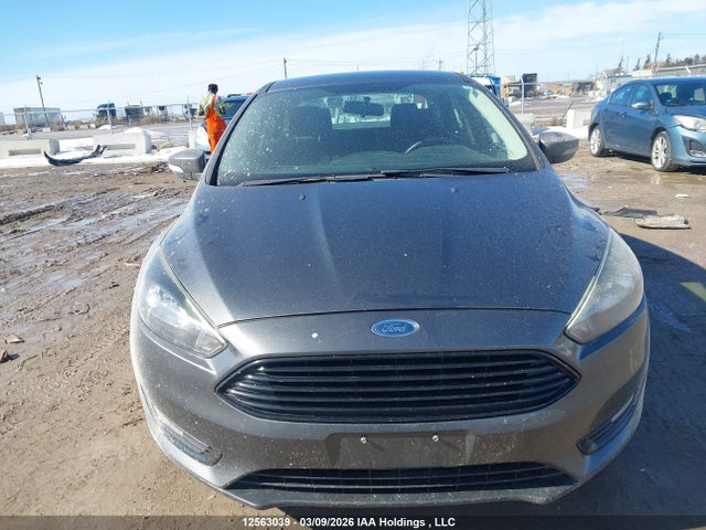 12563039 :رقم المزاد ، 1FADP3FEXJL305612 vin ، 2018 Ford Focus Se مزاد بيع
