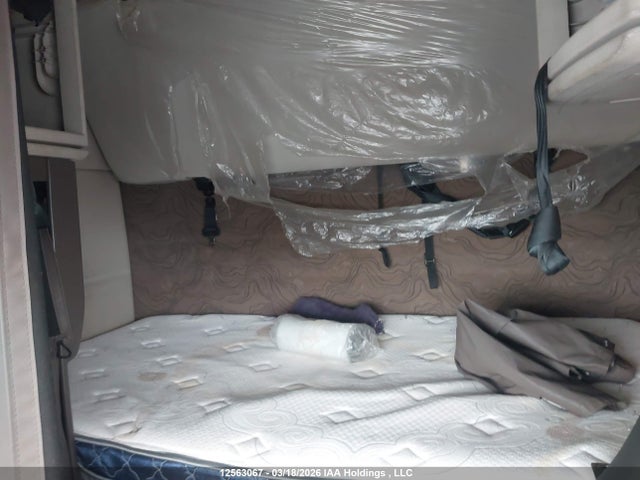 4V4NC9KK9HN993579 Volvo VNL