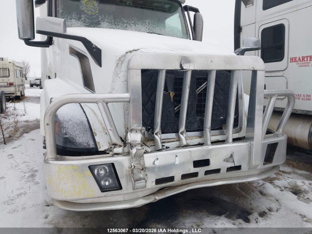 4V4NC9KK9HN993579 Volvo VNL