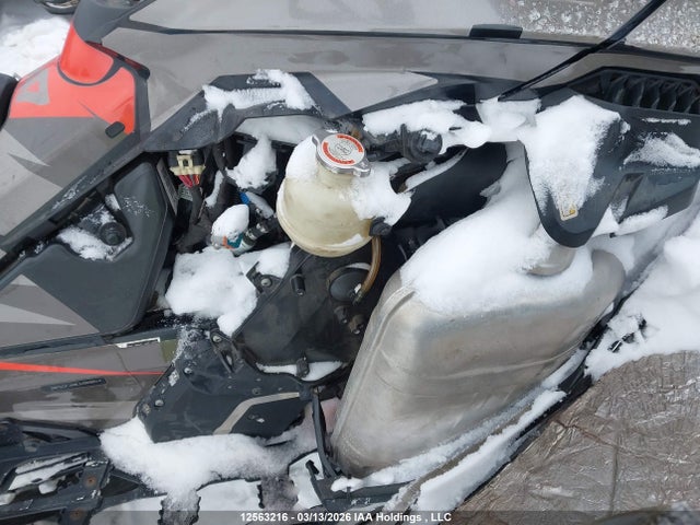 12563216 :رقم المزاد ، 2BPSCFJA8JV000014 vin ، 2018 Skidoo Summit Sp 850 Rer مزاد بيع