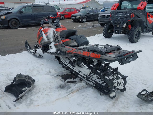 12563216 :رقم المزاد ، 2BPSCFJA8JV000014 vin ، 2018 Skidoo Summit Sp 850 Rer مزاد بيع