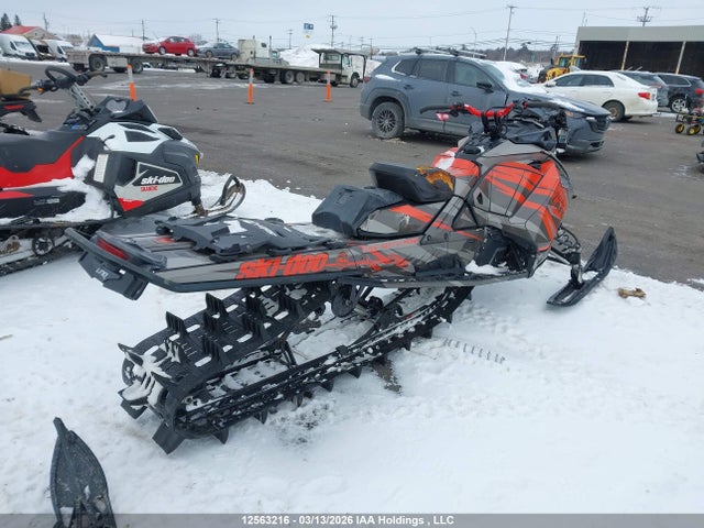 12563216 :رقم المزاد ، 2BPSCFJA8JV000014 vin ، 2018 Skidoo Summit Sp 850 Rer مزاد بيع