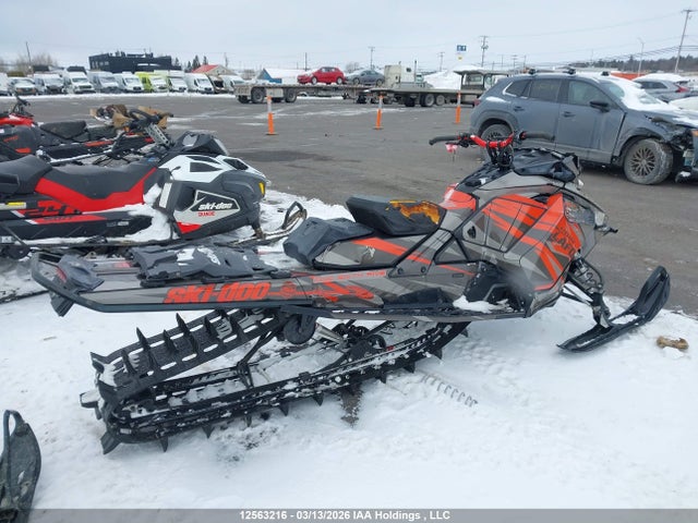 12563216 :رقم المزاد ، 2BPSCFJA8JV000014 vin ، 2018 Skidoo Summit Sp 850 Rer مزاد بيع