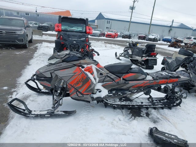 12563216 :رقم المزاد ، 2BPSCFJA8JV000014 vin ، 2018 Skidoo Summit Sp 850 Rer مزاد بيع