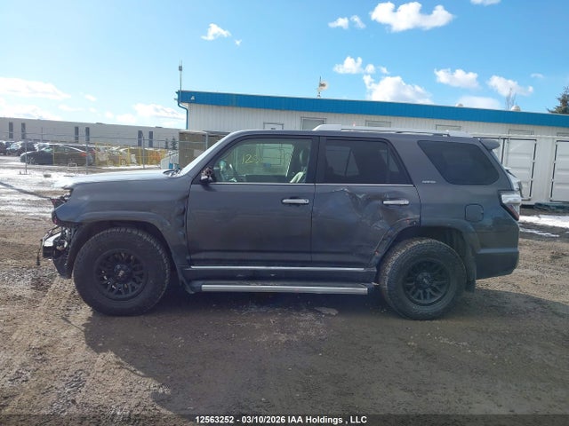 12563252 :رقم المزاد ، JTEBU5JR8J5488945 vin ، 2018 Toyota 4runner Sr5 Prem/ltdl/trail/trd مزاد بيع