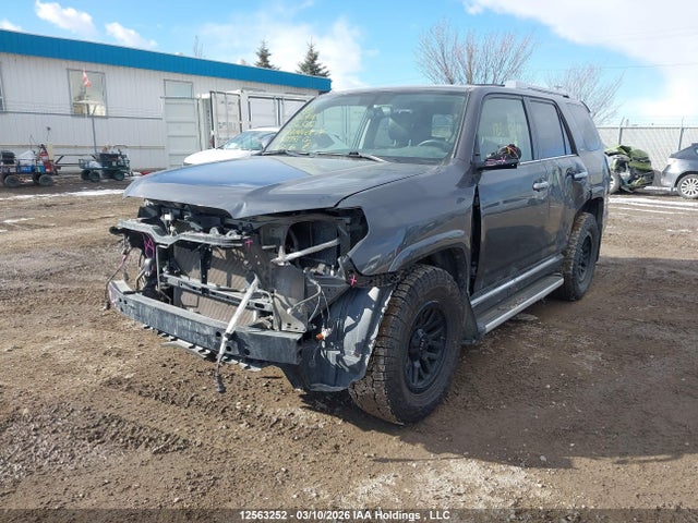 12563252 :رقم المزاد ، JTEBU5JR8J5488945 vin ، 2018 Toyota 4runner Sr5 Prem/ltdl/trail/trd مزاد بيع