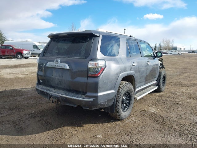 12563252 :رقم المزاد ، JTEBU5JR8J5488945 vin ، 2018 Toyota 4runner Sr5 Prem/ltdl/trail/trd مزاد بيع