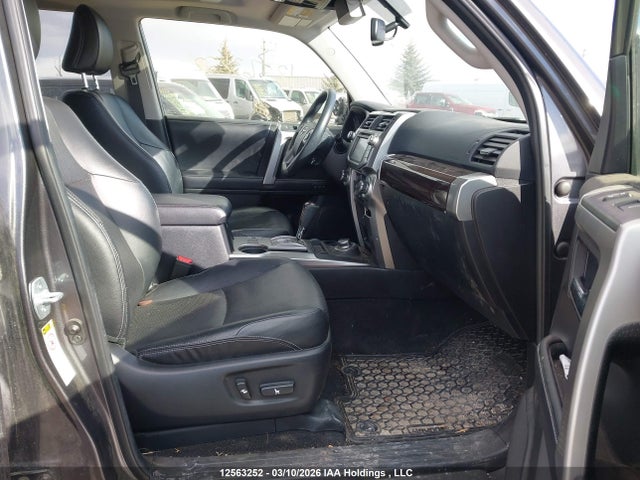 12563252 :رقم المزاد ، JTEBU5JR8J5488945 vin ، 2018 Toyota 4runner Sr5 Prem/ltdl/trail/trd مزاد بيع