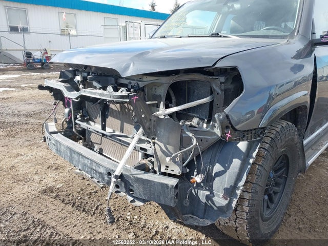 12563252 :رقم المزاد ، JTEBU5JR8J5488945 vin ، 2018 Toyota 4runner Sr5 Prem/ltdl/trail/trd مزاد بيع