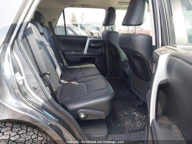 12563252 :رقم المزاد ، JTEBU5JR8J5488945 vin ، 2018 Toyota 4runner Sr5 Prem/ltdl/trail/trd مزاد بيع