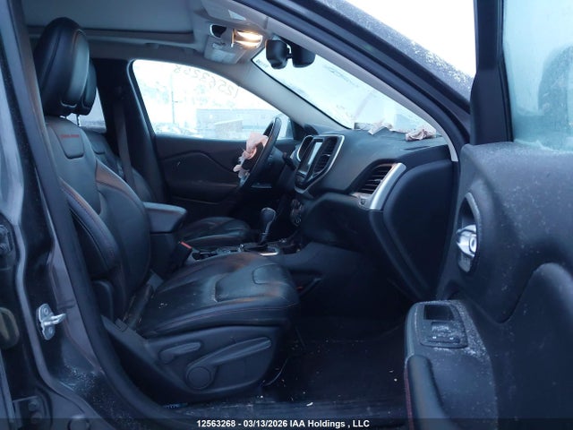2016 Jeep Cherokee Trailhawk მანქანა იყიდება აუქციონზე, vin: 1C4PJMBS2GW180896, აუქციონის ნომერი: 12563268