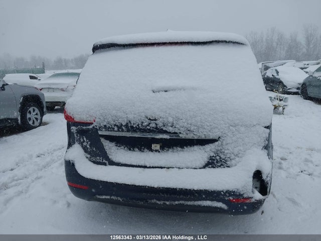KNDMB5C11H6269789 KIA SEDONA LX