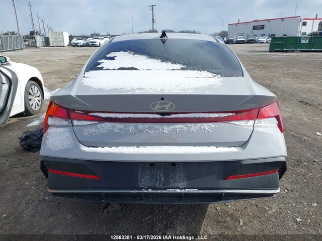KMHLM4DGXSU971109 Hyundai Elantra