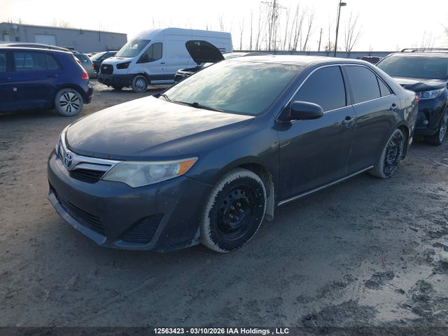 12563423 :رقم المزاد ، 4T1BF1FK5DU206947 vin ، 2013 Toyota Camry Le مزاد بيع