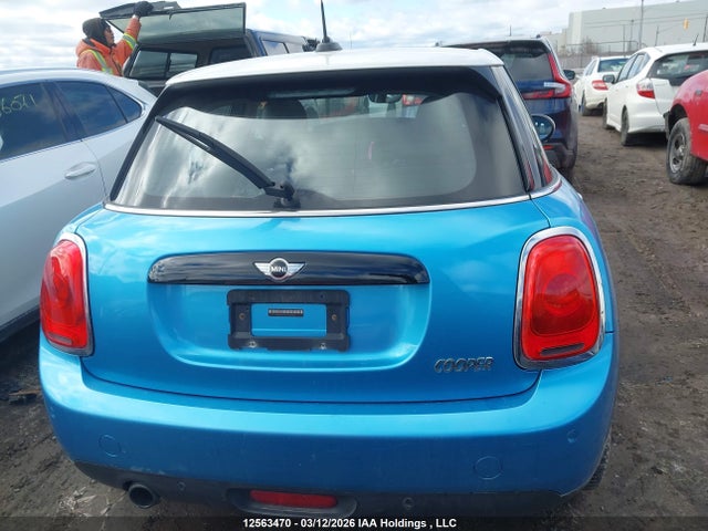 Mini 5 Door Cooper 2017 WMWXU1C56H2E18207 Image 16