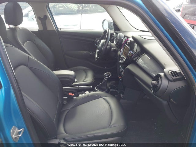 Mini 5 Door Cooper 2017 WMWXU1C56H2E18207 Image 5
