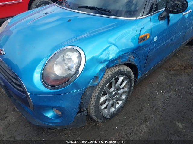 Mini 5 Door Cooper 2017 WMWXU1C56H2E18207 Image 6