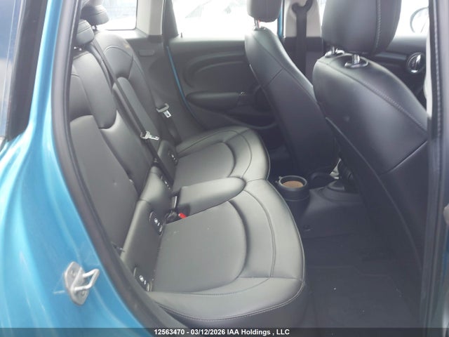 Mini 5 Door Cooper 2017 WMWXU1C56H2E18207 Image 8