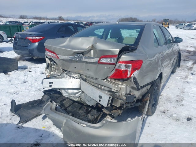 12563500 :رقم المزاد ، 4T1BF1FK7EU780581 vin ، 2014 Toyota Camry مزاد بيع