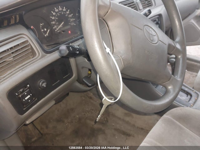 12563584 :رقم المزاد ، JT2BG22K2X0302598 vin ، 1999 Toyota Camry Le/xle مزاد بيع