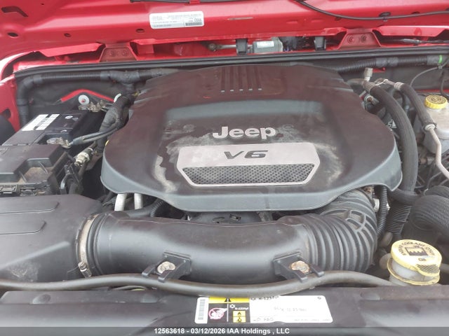 12563618 :رقم المزاد ، 1C4BJWDG6FL670840 vin ، 2015 Jeep Wrangler Unlimited Sport مزاد بيع