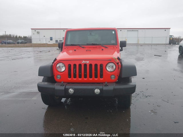 12563618 :رقم المزاد ، 1C4BJWDG6FL670840 vin ، 2015 Jeep Wrangler Unlimited Sport مزاد بيع