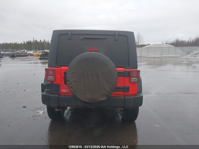 12563618 :رقم المزاد ، 1C4BJWDG6FL670840 vin ، 2015 Jeep Wrangler Unlimited Sport مزاد بيع