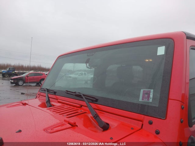 12563618 :رقم المزاد ، 1C4BJWDG6FL670840 vin ، 2015 Jeep Wrangler Unlimited Sport مزاد بيع