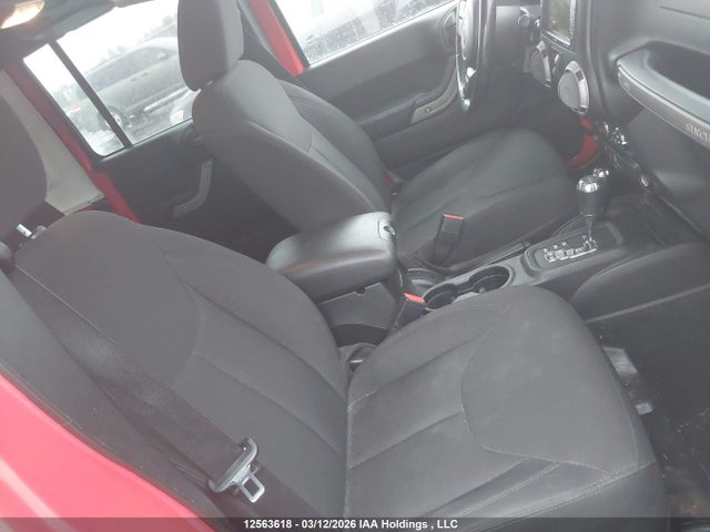 12563618 :رقم المزاد ، 1C4BJWDG6FL670840 vin ، 2015 Jeep Wrangler Unlimited Sport مزاد بيع