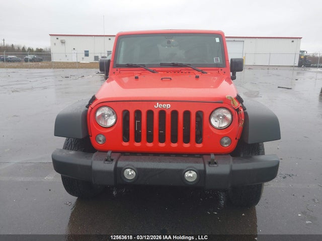 12563618 :رقم المزاد ، 1C4BJWDG6FL670840 vin ، 2015 Jeep Wrangler Unlimited Sport مزاد بيع