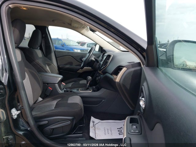 1C4PJMAB1JD520785 Jeep Cherokee Sport