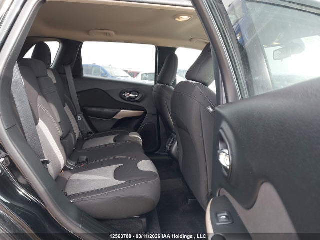 1C4PJMAB1JD520785 Jeep Cherokee Sport