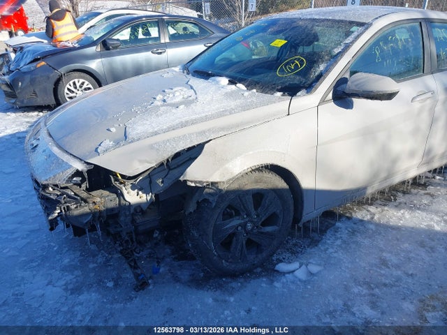KMHLM4AG3NU328111 Hyundai Elantra Preferred Ivt