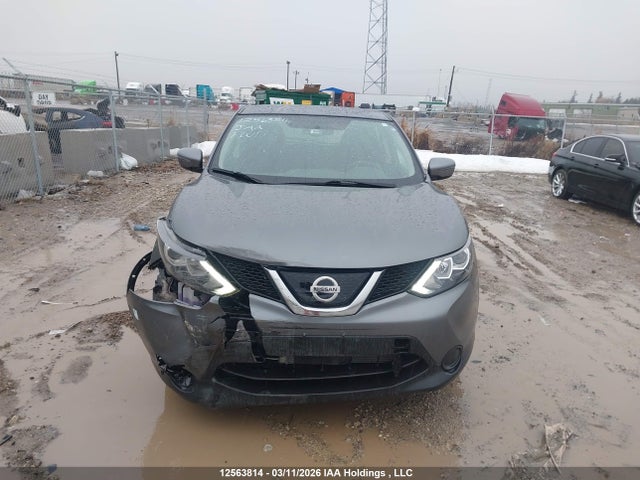 JN1BJ1CP2JW192866 Nissan Qashqai S 4dr2wd