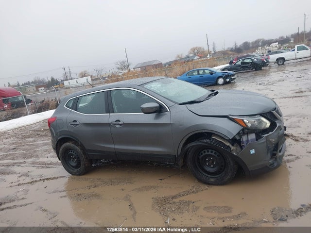 JN1BJ1CP2JW192866 Nissan Qashqai S 4dr2wd