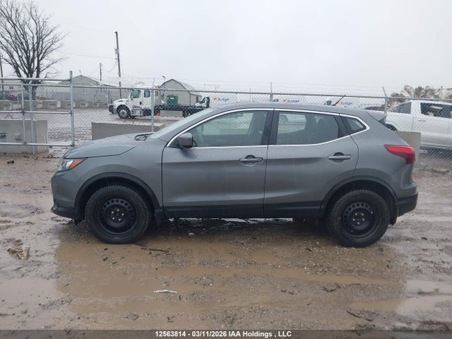JN1BJ1CP2JW192866 Nissan Qashqai S 4dr2wd
