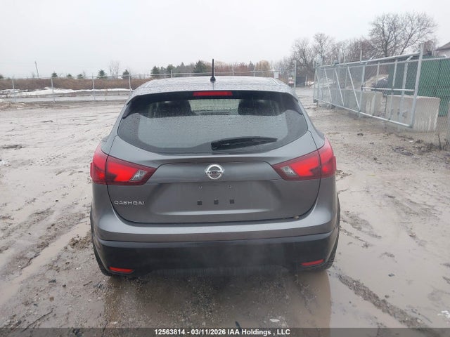 JN1BJ1CP2JW192866 Nissan Qashqai S 4dr2wd