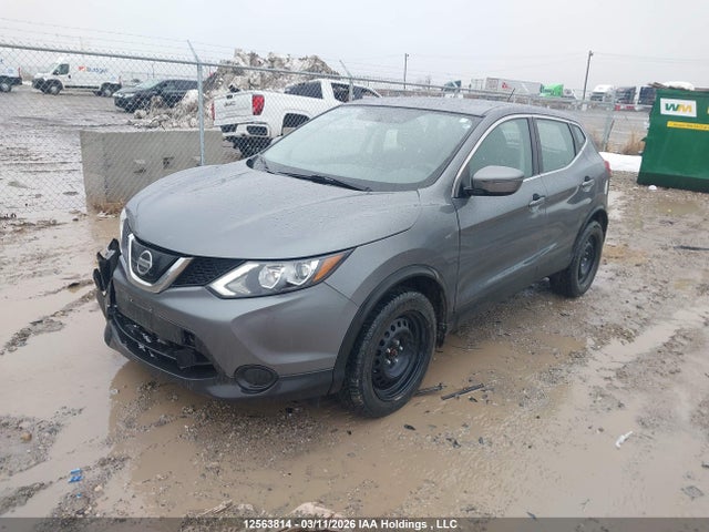 JN1BJ1CP2JW192866 Nissan Qashqai S 4dr2wd