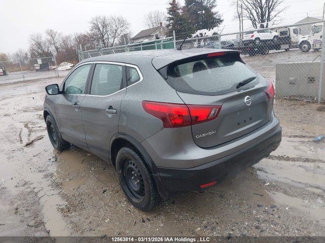 JN1BJ1CP2JW192866 Nissan Qashqai S 4dr2wd