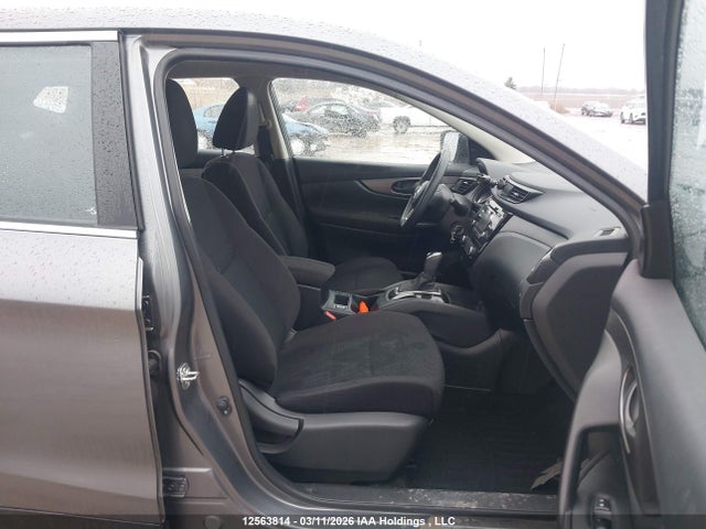 JN1BJ1CP2JW192866 Nissan Qashqai S 4dr2wd