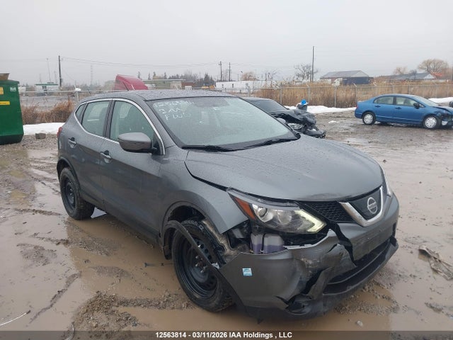 JN1BJ1CP2JW192866 Nissan Qashqai S 4dr2wd