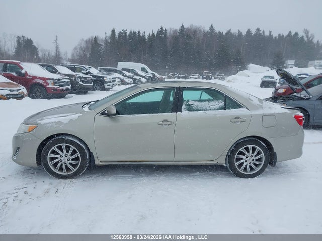 12563958 :رقم المزاد ، 4T1BF1FK0EU773598 vin ، 2014 Toyota Camry Le مزاد بيع