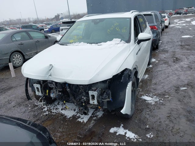 3VV4B7AX7NM144098 Volkswagen Tiguan Highline R-line