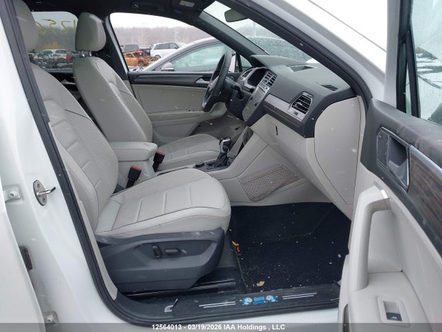 3VV4B7AX7NM144098 Volkswagen Tiguan Highline R-line