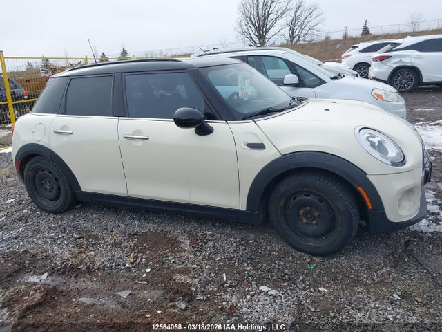Mini 5 Door Cooper 2016 WMWXU1C59G2D09237 Image 14