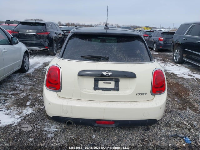 Mini 5 Door Cooper 2016 WMWXU1C59G2D09237 Image 17